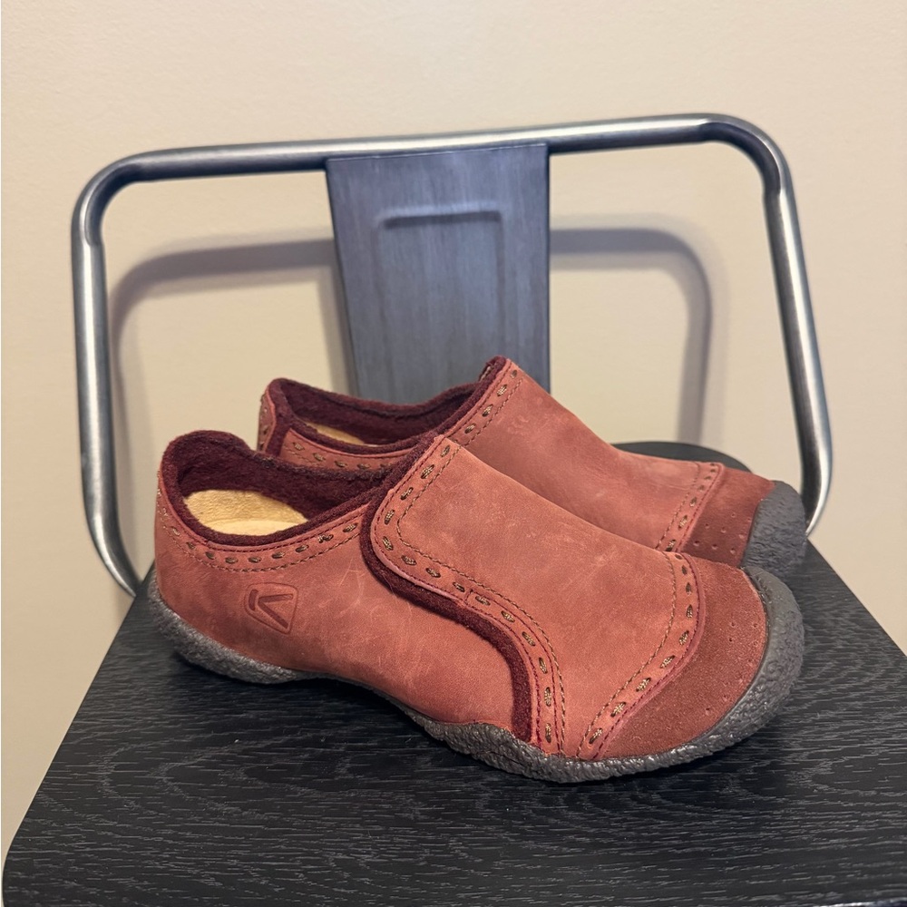 KEEN Burgundy Suede Slip On Clogs Women’s 5 EU 35 Comfort Shoes